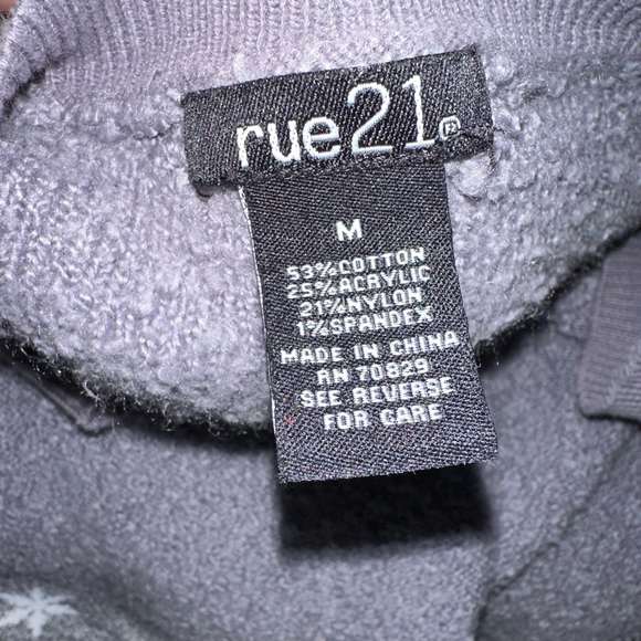 Women's rue21 Sweater, Size M, Grey cozy - Picture 3 of 8